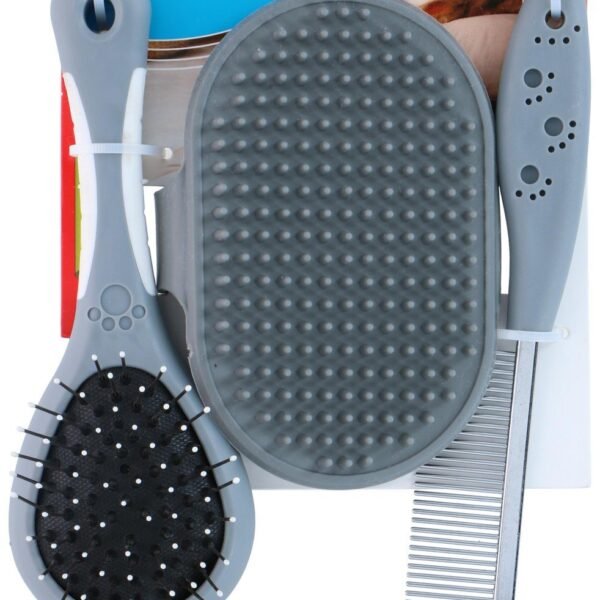 Pet brush with hair remover